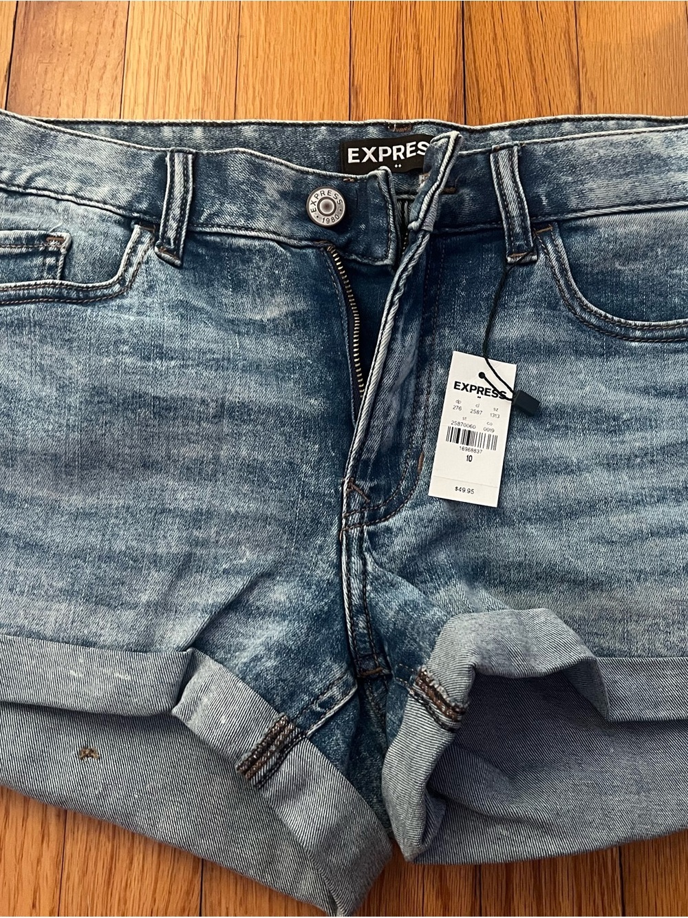 Express Cute Women's Light Blue Denim Shorts size 10 NEW!!